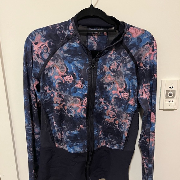 Lululemon zip up - Picture 1 of 3